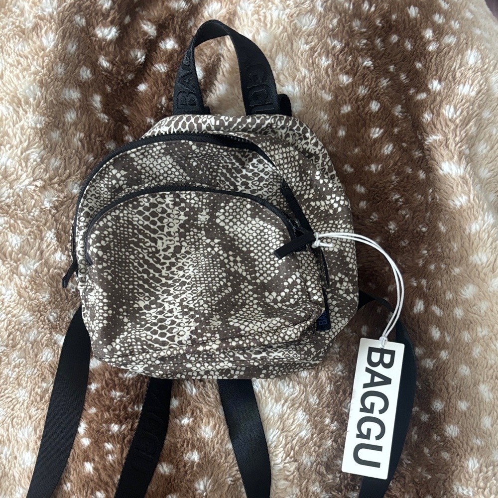 Tiny baggu backpack